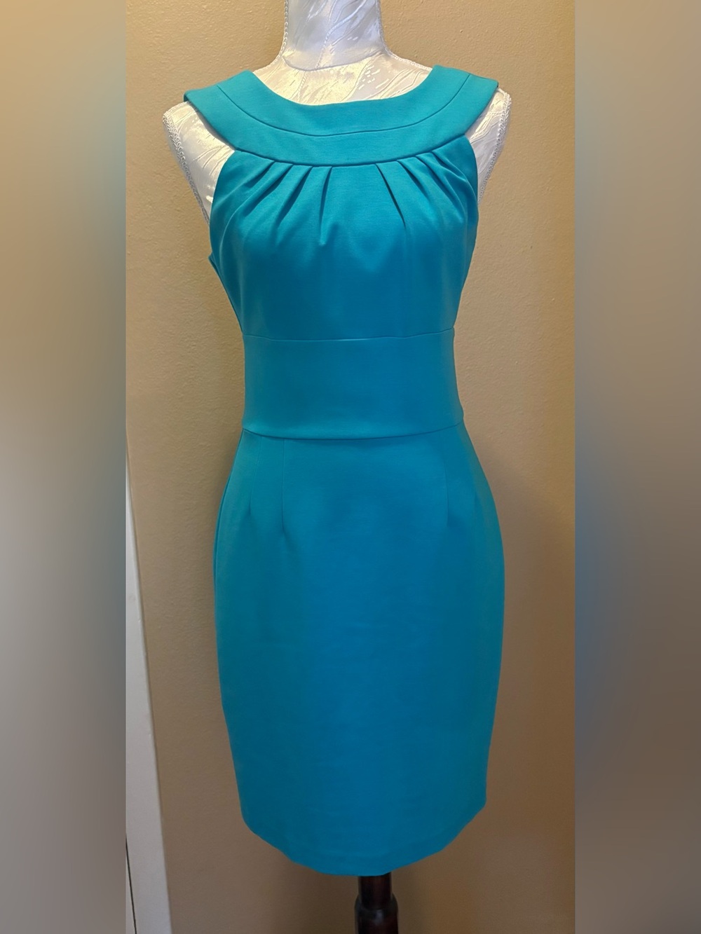 Elegant Sleeveless Trina Turk, Teal Sheath Dress